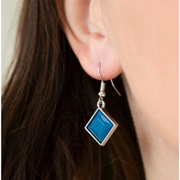 Unbranded Jewelry - Chic Turquoise and Silver Tone Drop Earrings